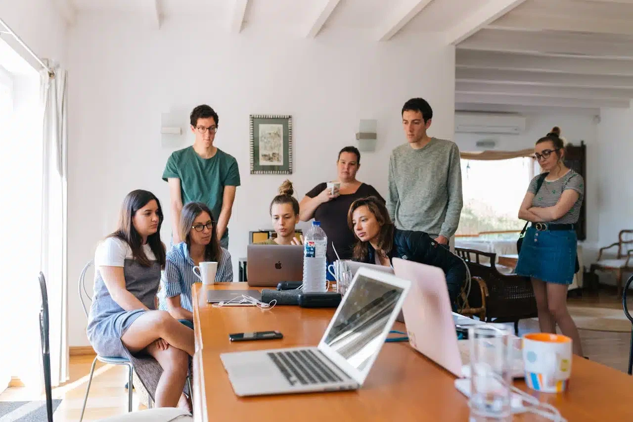 Comment la formation intensive au digital aide-t-elle votre entreprise à développer sa stratégie en ligne ?